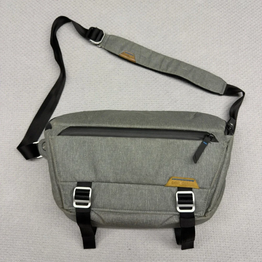 Peak Design Everyday Sling 10L V1 Gray Shoulder Bag Camera Travel Dividers
